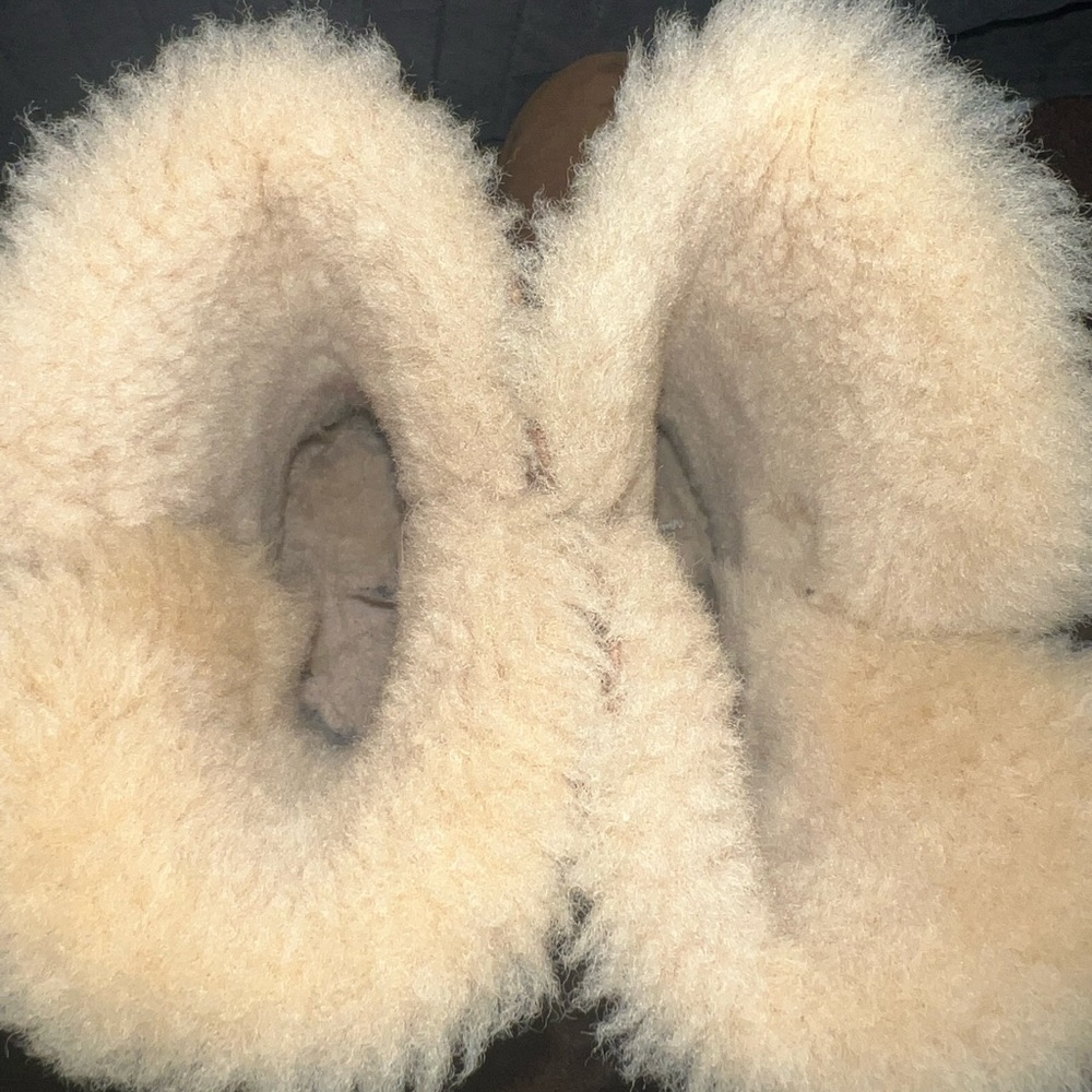 UGGS Bailey Button II - Picture 5 of 6
